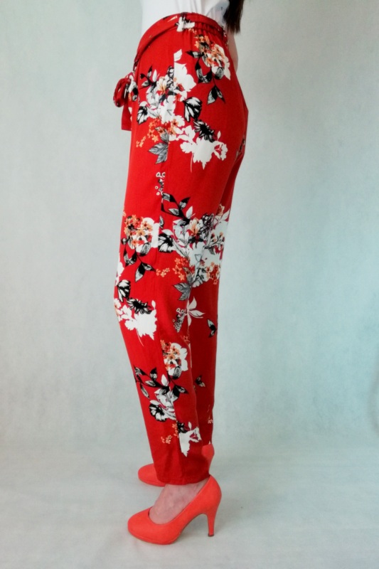 spodnie rude w kwiaty z wiskozy